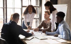 Female Customer experience consultant guiding hospitality leaders to define standards and expectations